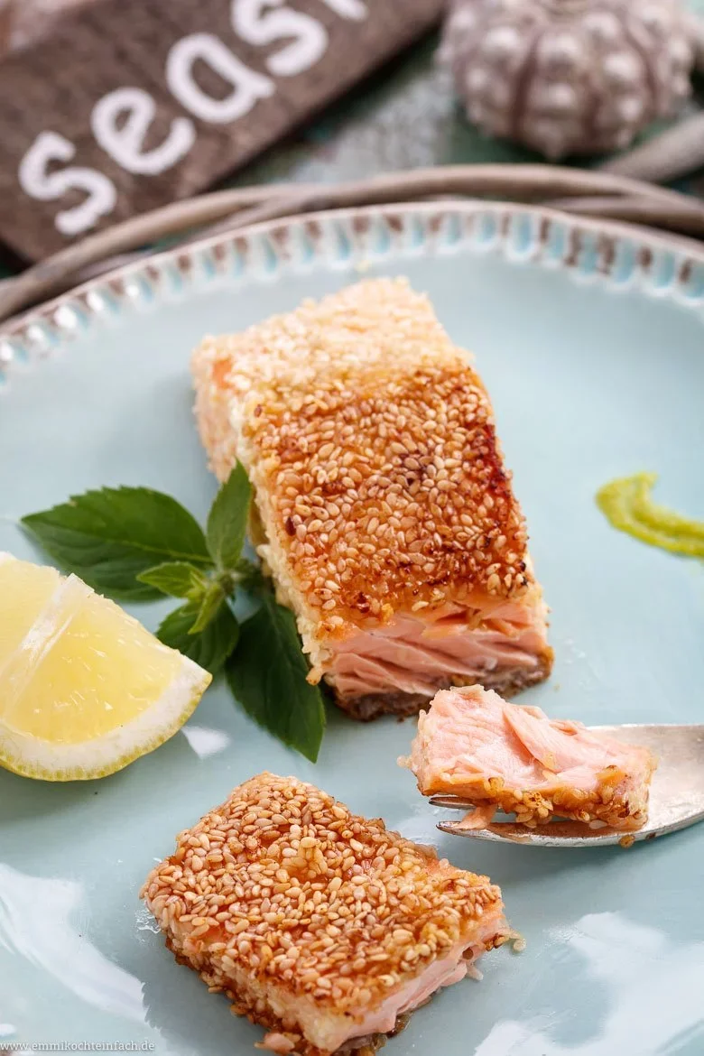 Asiatisches Lachsfilet mit Wasabi und Sesam - www.emmikochteinfach.de