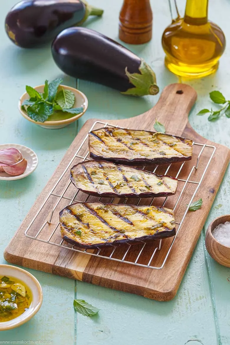 Aubergine grillen – mit mediterraner Marinade