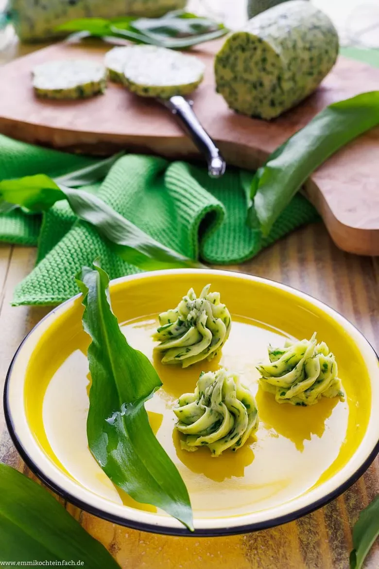 Bärlauchbutter portionieren, servieren, aufbewahren und einfrieren