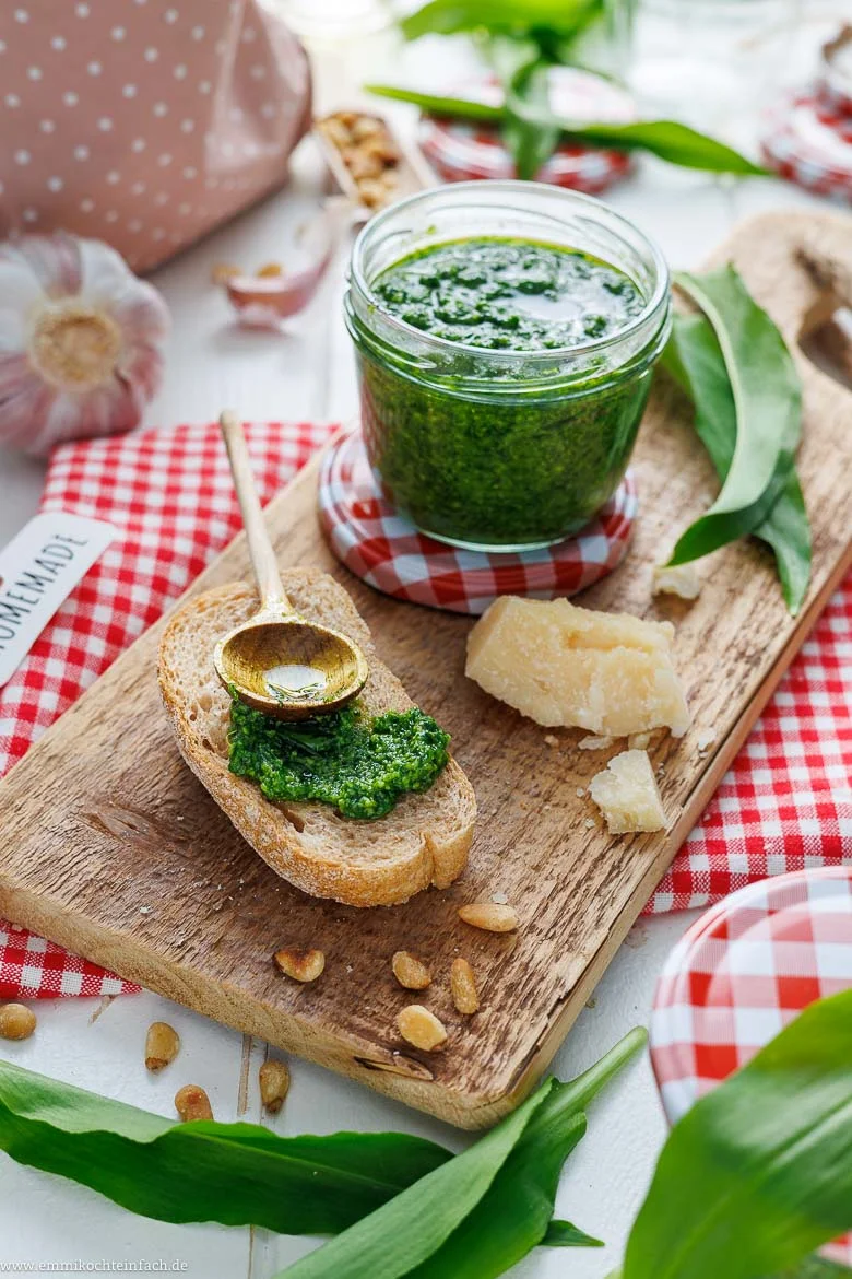 Bärlauchpesto - www.emmikochteinfach.de