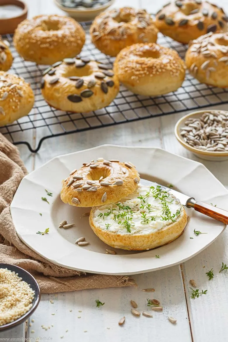 Bagel belegen, am liebsten wie in New York mit Frischkäse