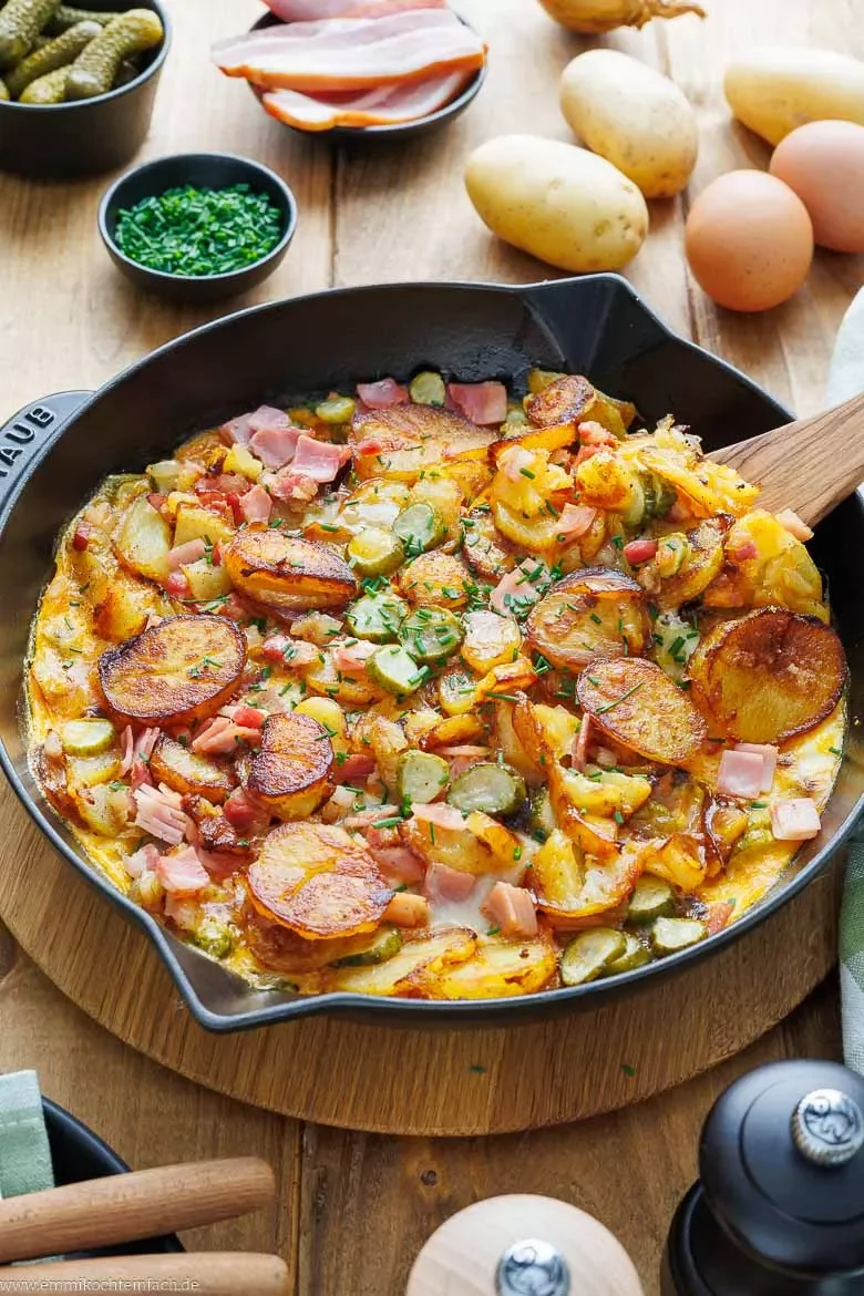 Deftiges Bauernfrühstück aus der Pfanne