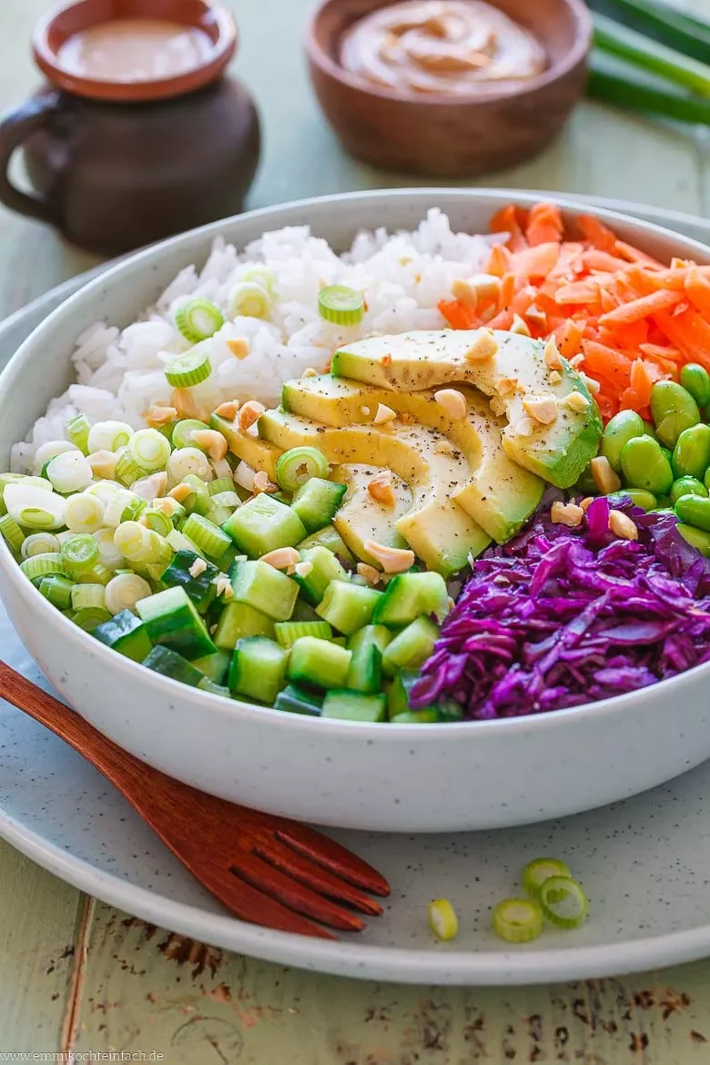 Buddha Bowl – gesundes Reisgericht mit Gemüse