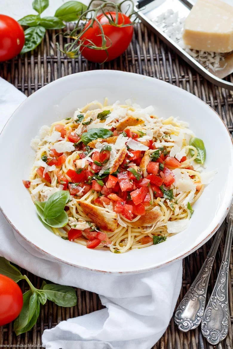 Bruschetta Pasta mit Hähnchenstreifen - www.emmikochteinfach.de