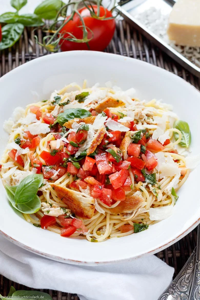 Bruschetta Pasta mit Hähnchenstreifen - www.emmikochteinfach.de