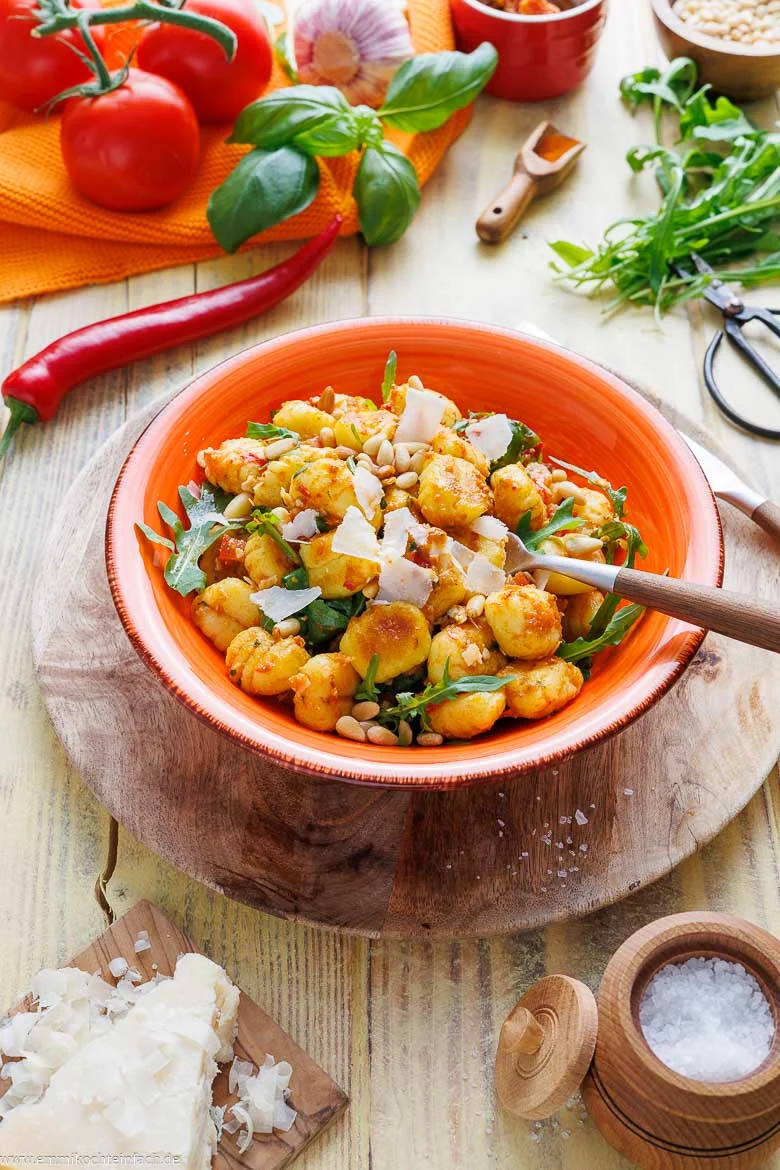 Gnocchi-Salat mit Tomaten und Rucola