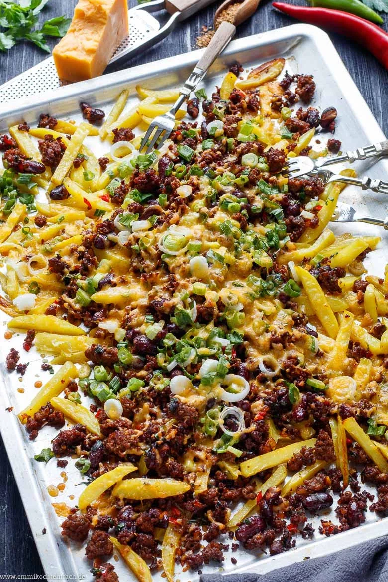 Chili Cheese Fries mit frischen Kartoffeln - www.emmikochteinfach.de