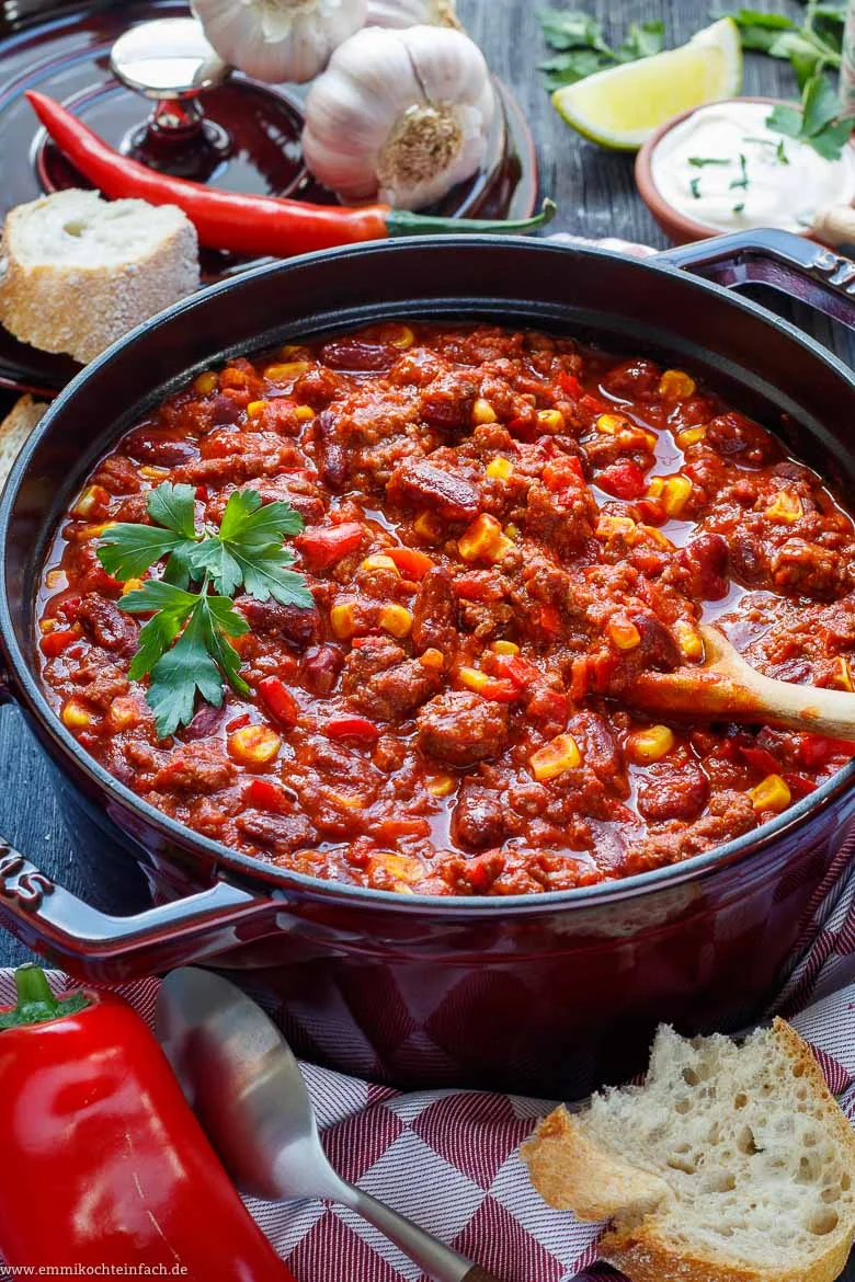 Chili con Carne Rezept schnell und einfach - www.emmikochteinfach.de