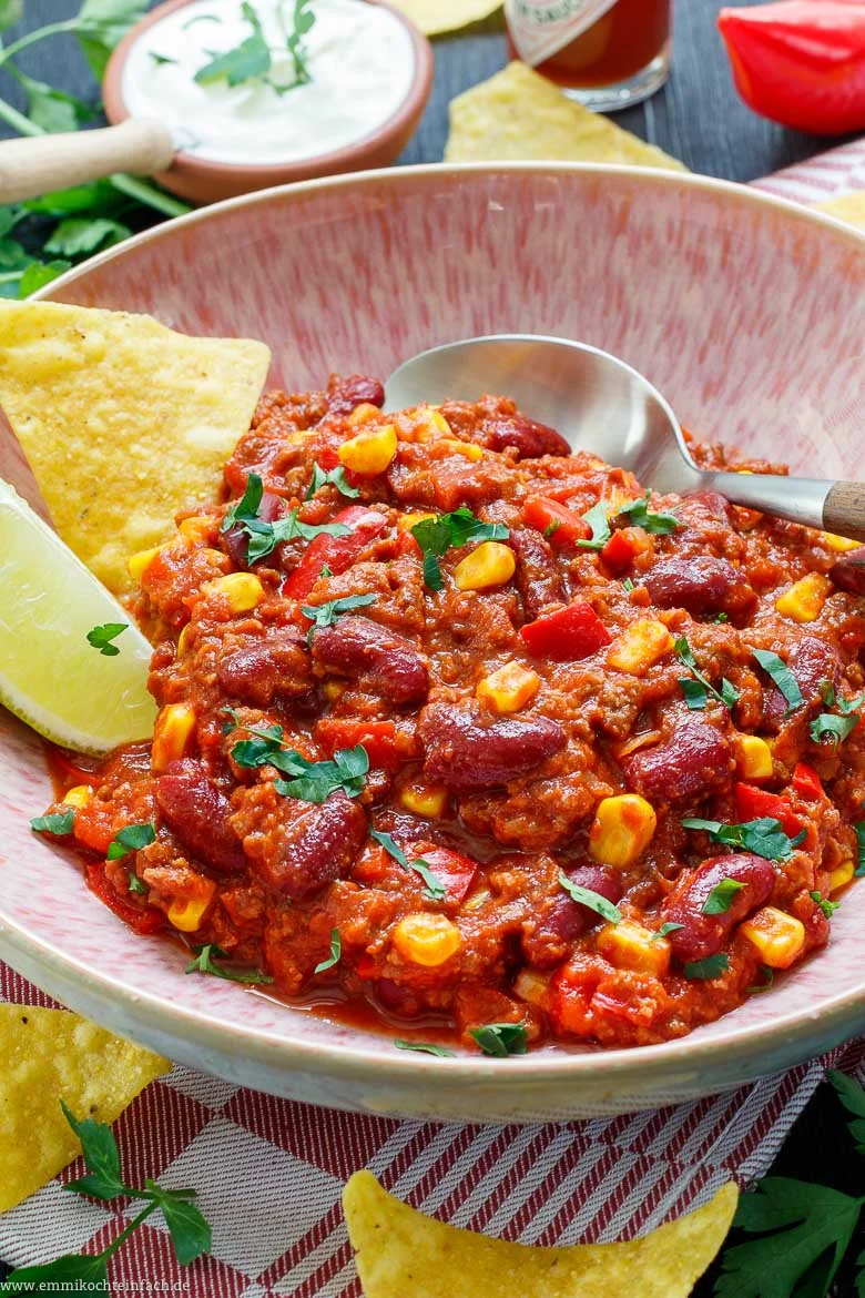 Chili con Carne Rezept schnell und einfach - www.emmikochteinfach.de