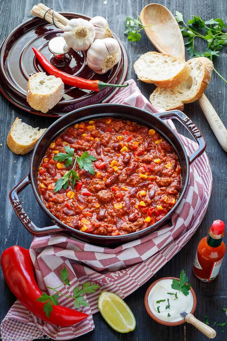 Chili con Carne Rezept schnell und einfach - www.emmikochteinfach.de