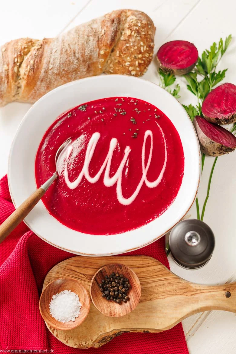 Rote-Bete-Suppe mit Kartoffeln und Möhren