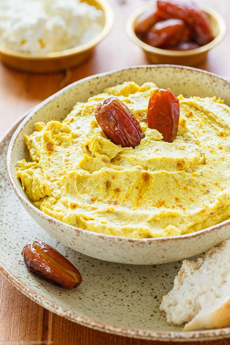 Datteldip mit Curry und Frischkäse