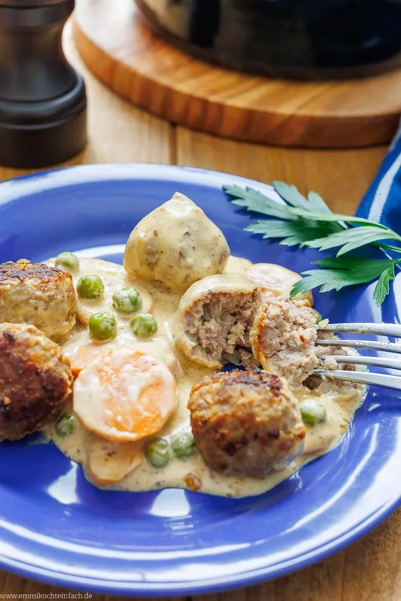Deftiges Wikinger-Essen mit Hackfleisch, Gemüse und einer cremigen Sauce