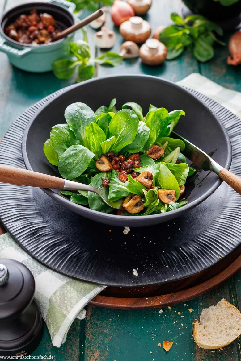 Der winterfeste Salat ist perfekt als Vor- oder Hauptspeise geeignet.