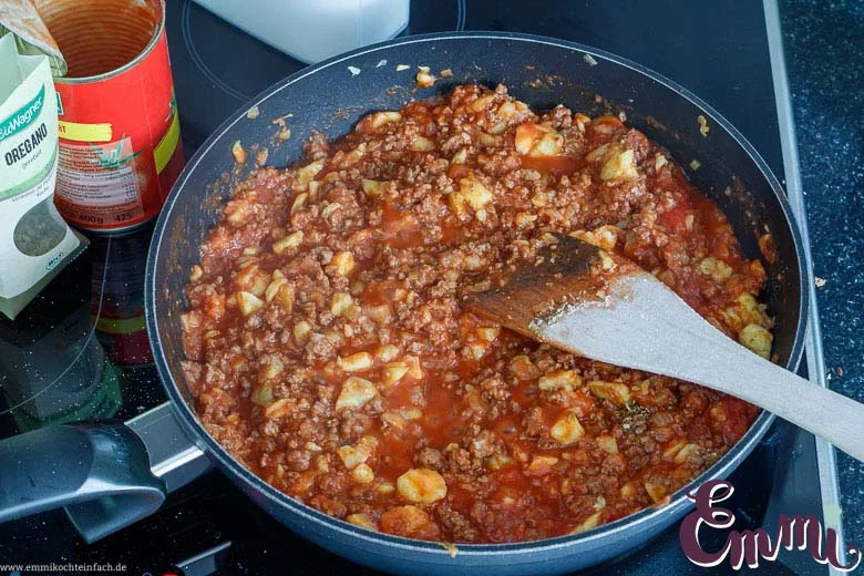 Die Hackfleisch-Tomaten-Füllung - www.emmikochteinfach.de