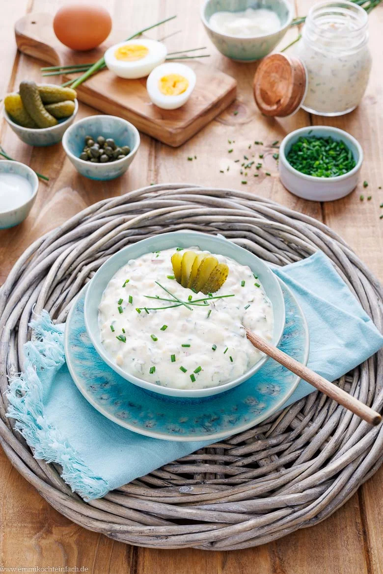 Dip aus Mayonnaise und Gewürzgurken einfach selber machen