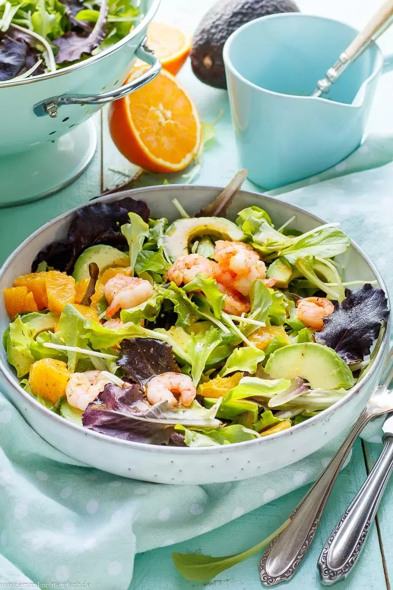 Salat mit Garnelen und Avocado