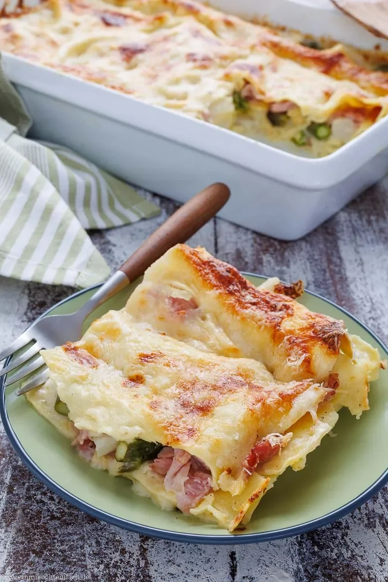Spargellasagne mit weißem und grünem Spargel