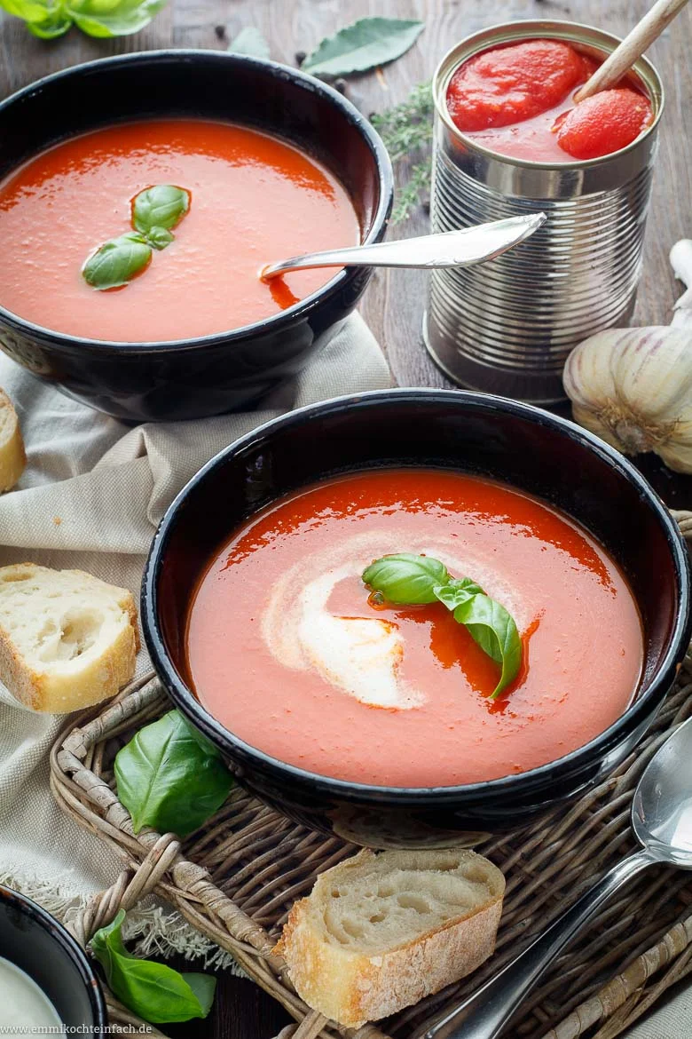 Einfache Tomatensuppe - www.emmikochteinfach.de