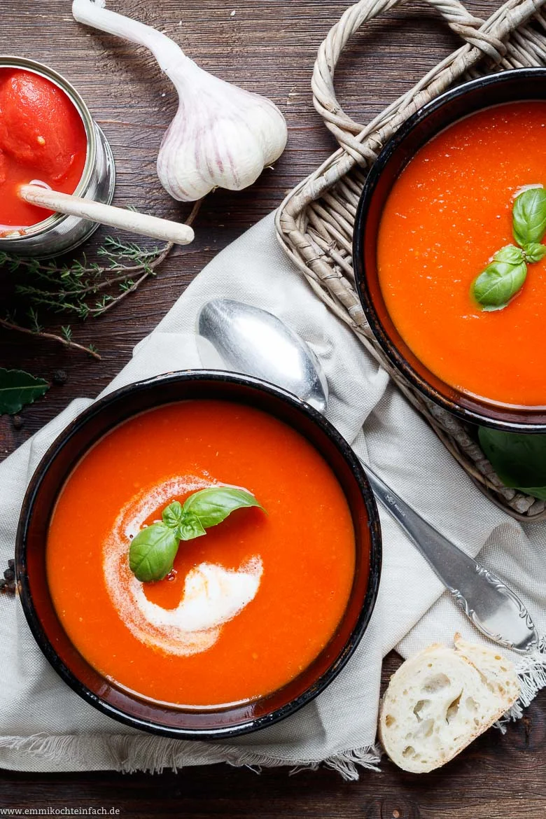 Einfache Tomatensuppe - www.emmikochteinfach.de