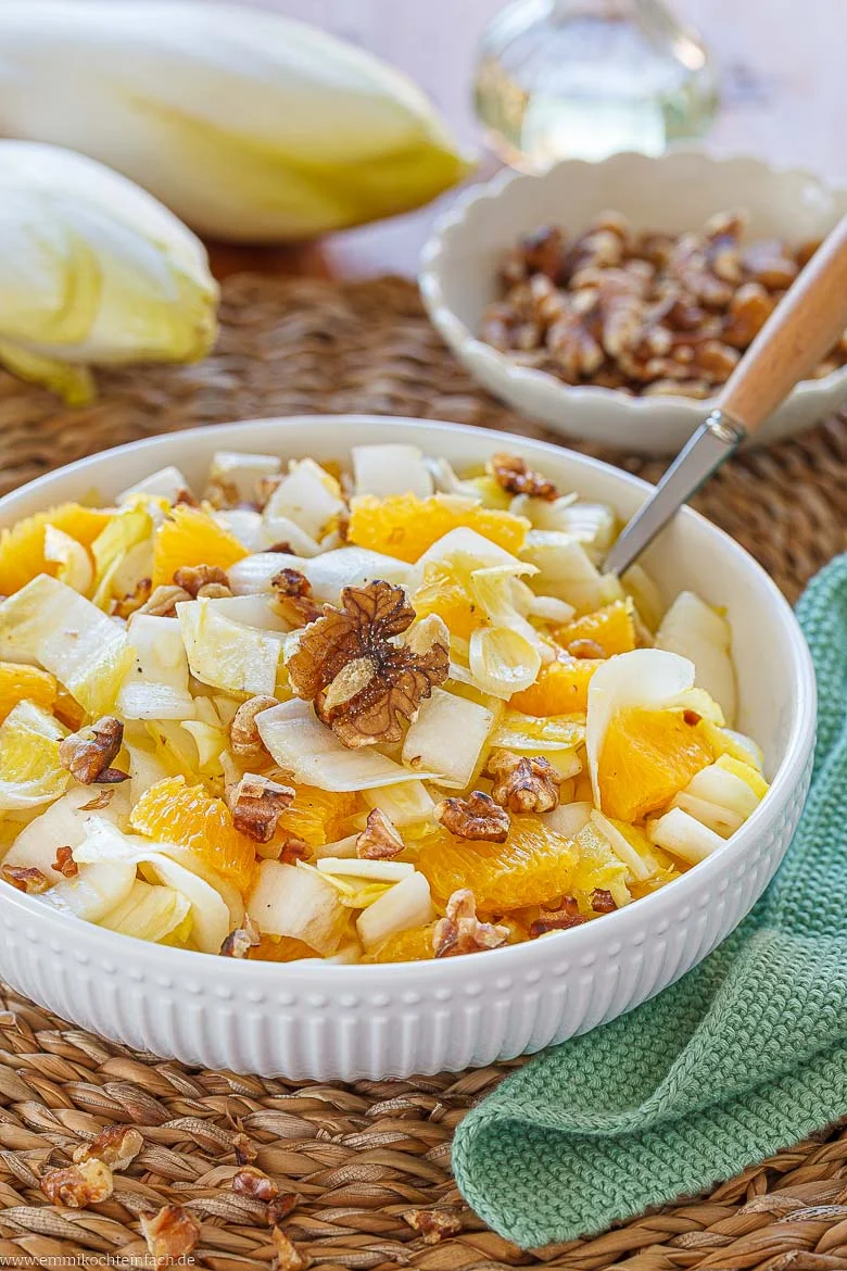 Chicorée-Salat mit Orangen und Walnüssen