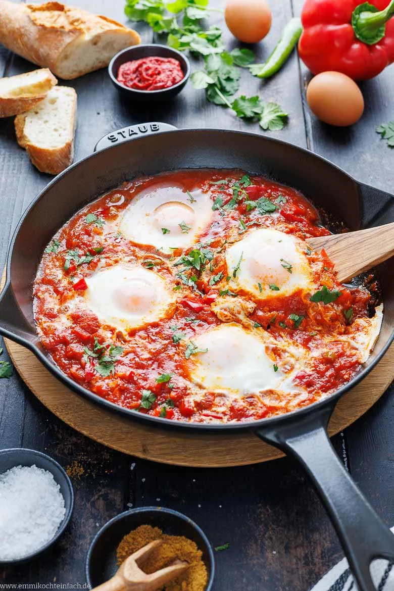 Shakshuka – versunkene Eier in Tomatensauce
