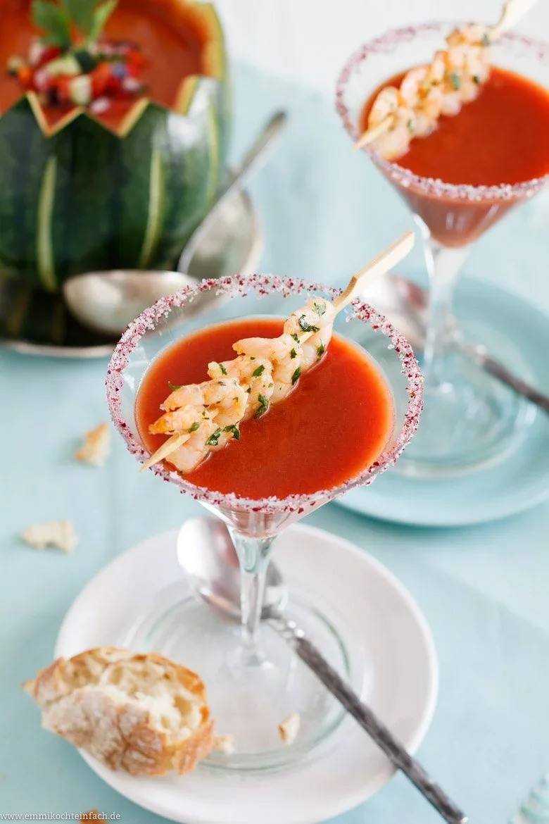 Eisgekühlte Sommersuppe mit Garnelenspiess - www.emmikochteinfach.de