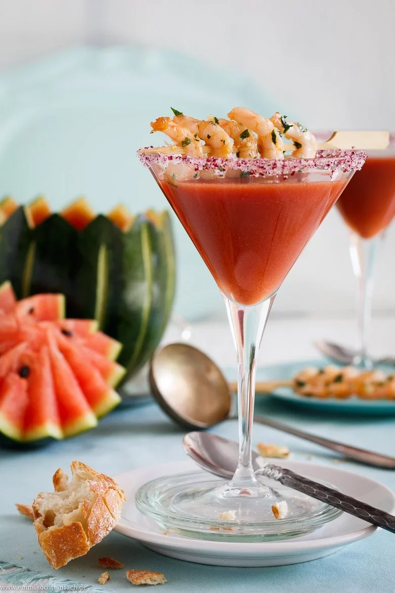 Eisgekühlte Sommersuppe mit Garnelenspiess - www.emmikochteinfach.de