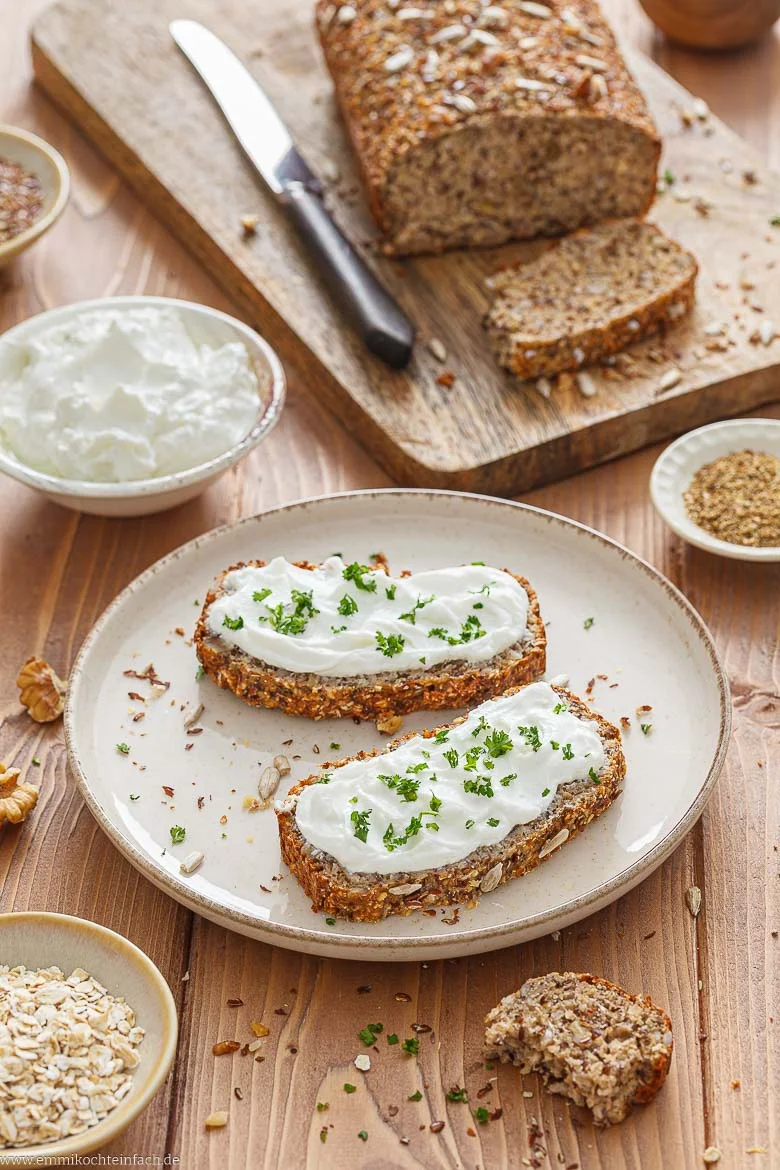 Eiweißbrot mit Aufstrich