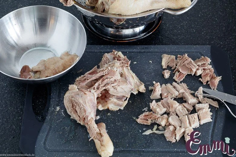 Emmis klassische Hühnersuppe ganz einfach - www.emmikochteinfach.de