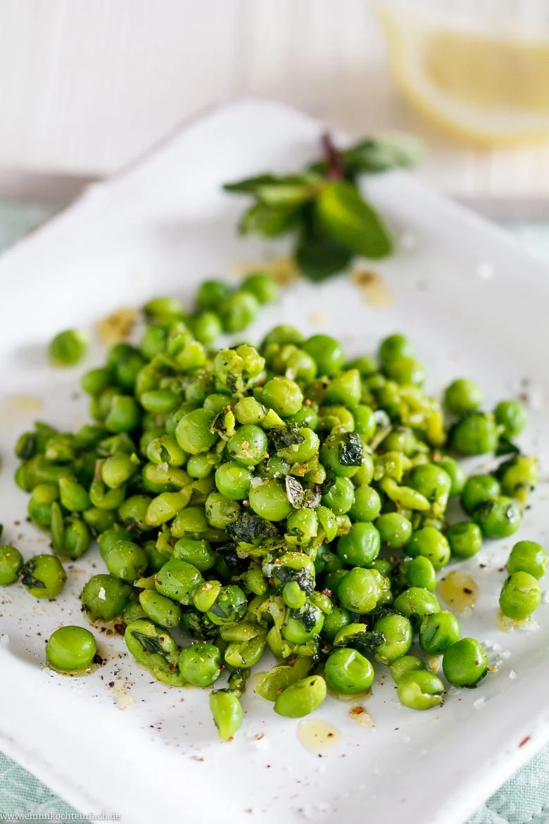Erbsensalat mit Minze und Zitrone