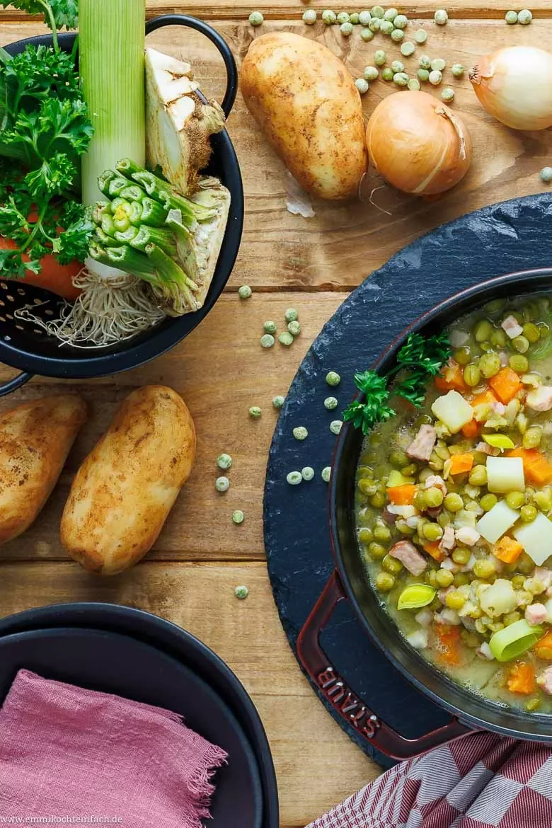 Erbsensuppe Zutaten: Gemüse, Kassler und Speck