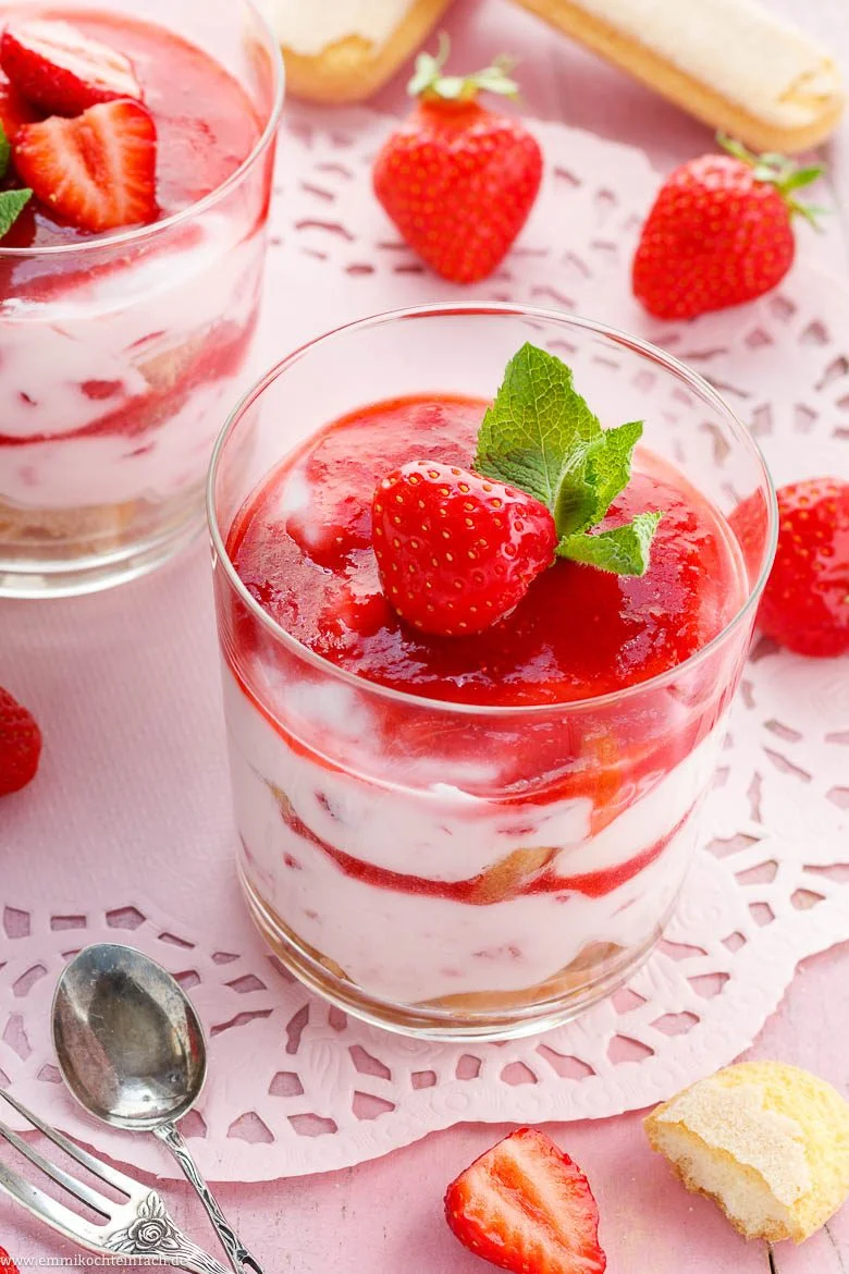 Erdbeer Tiramisu im Glas - www.emmikochteinfach.de