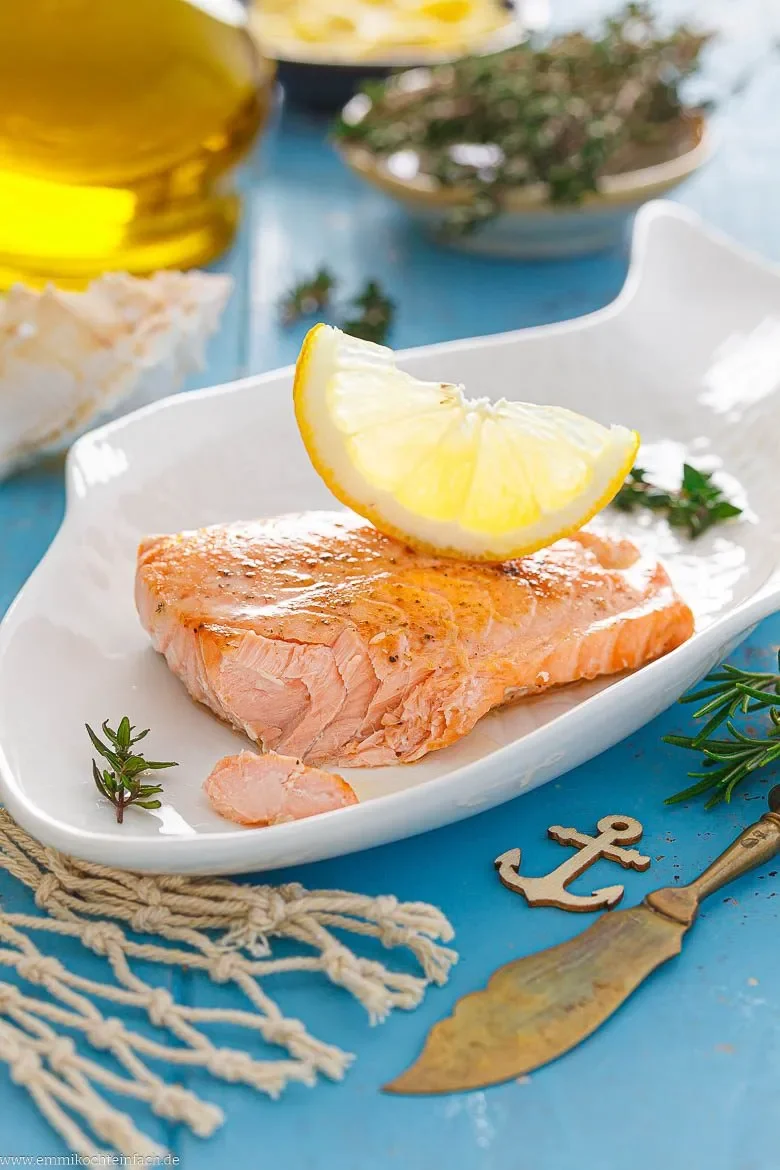 Frischen Lachs braten