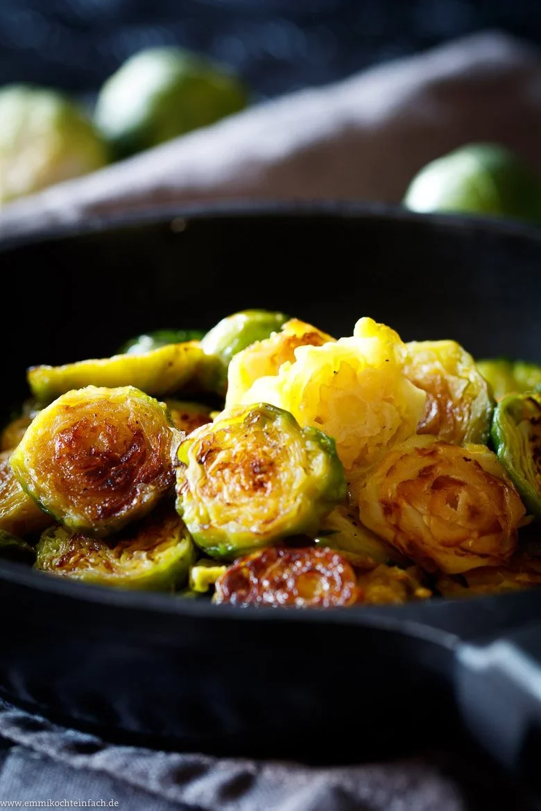 Gebratener Rosenkohl aus der Pfanne