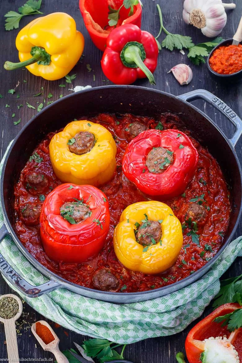 Gefüllte Paprika mit Hackfleisch - www.emmikochteinfach.de