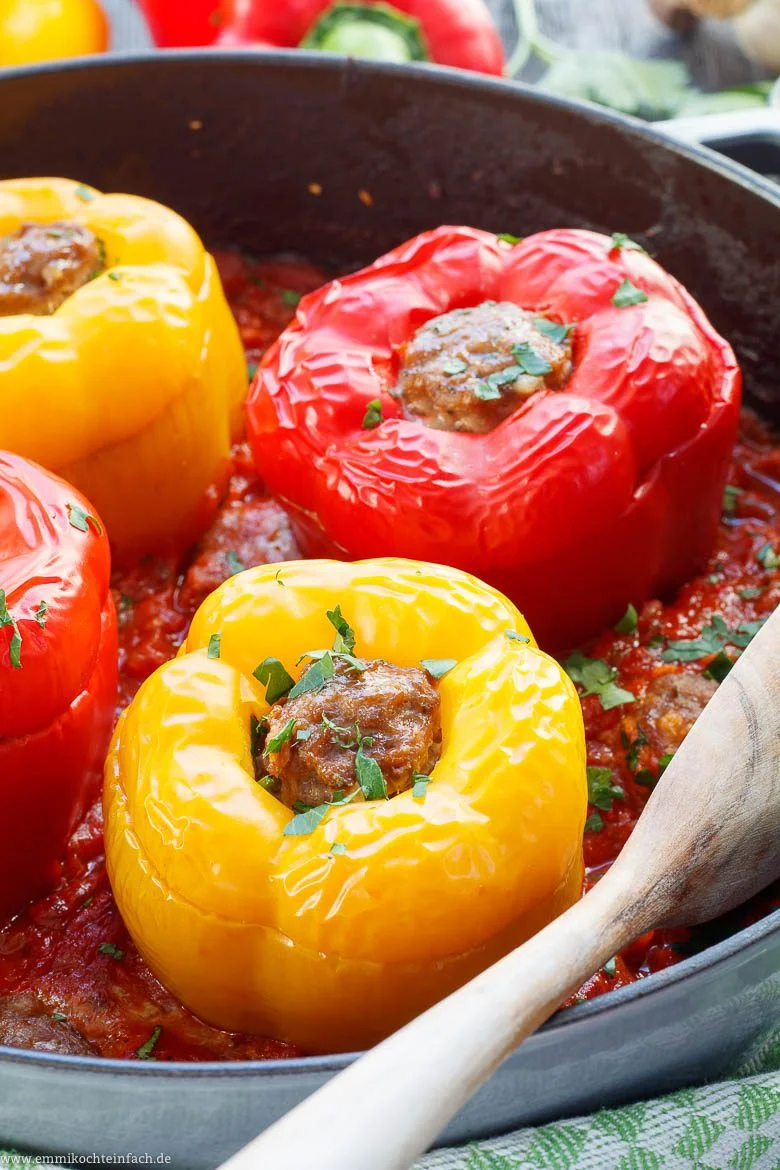 Gefüllte Paprika mit Hackfleisch - www.emmikochteinfach.de
