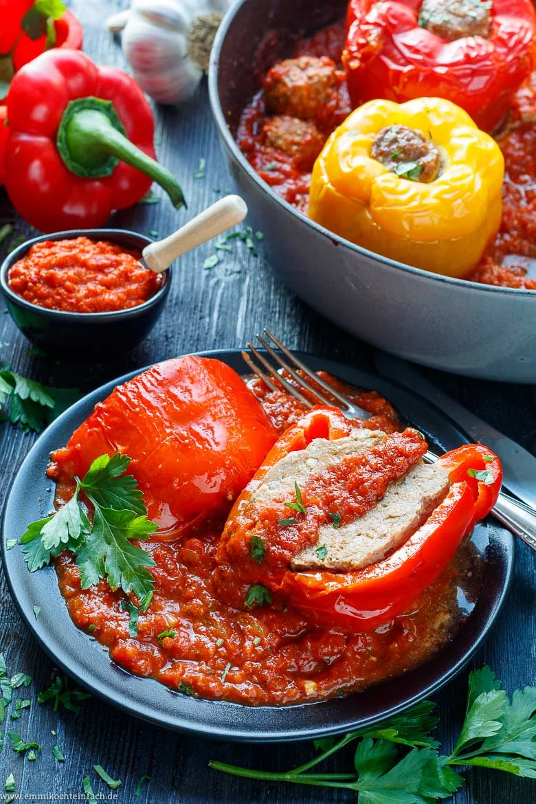 Gefüllte Paprika mit Hackfleisch - www.emmikochteinfach.de