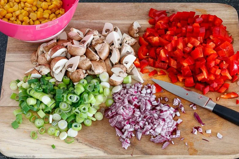 Gemüse für Pizza Suppe - www.emmikochteinfach.de