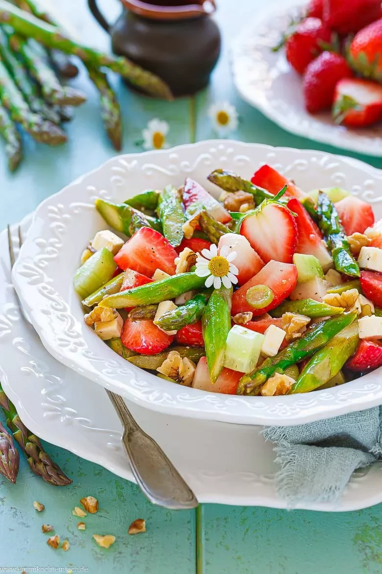 Grünspargel-Salat als frühlingshafte Beilage