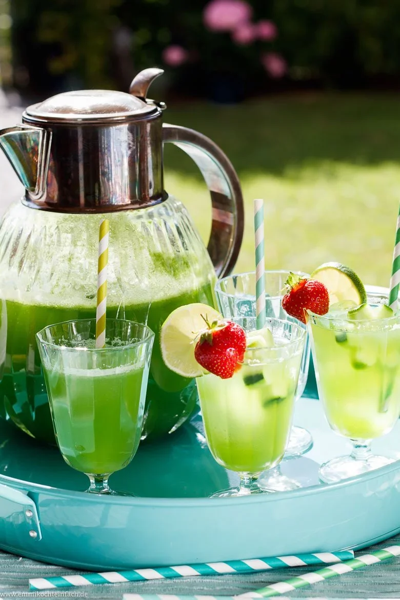 Gurkenlimonade mit Limette und Agavendicksaft