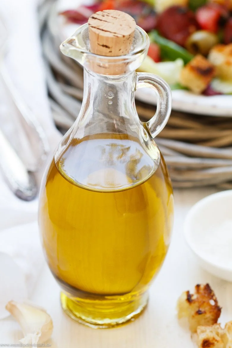 Gutes Olivenöl ist entscheidend beim Salat - www.emmikochteinfach.de