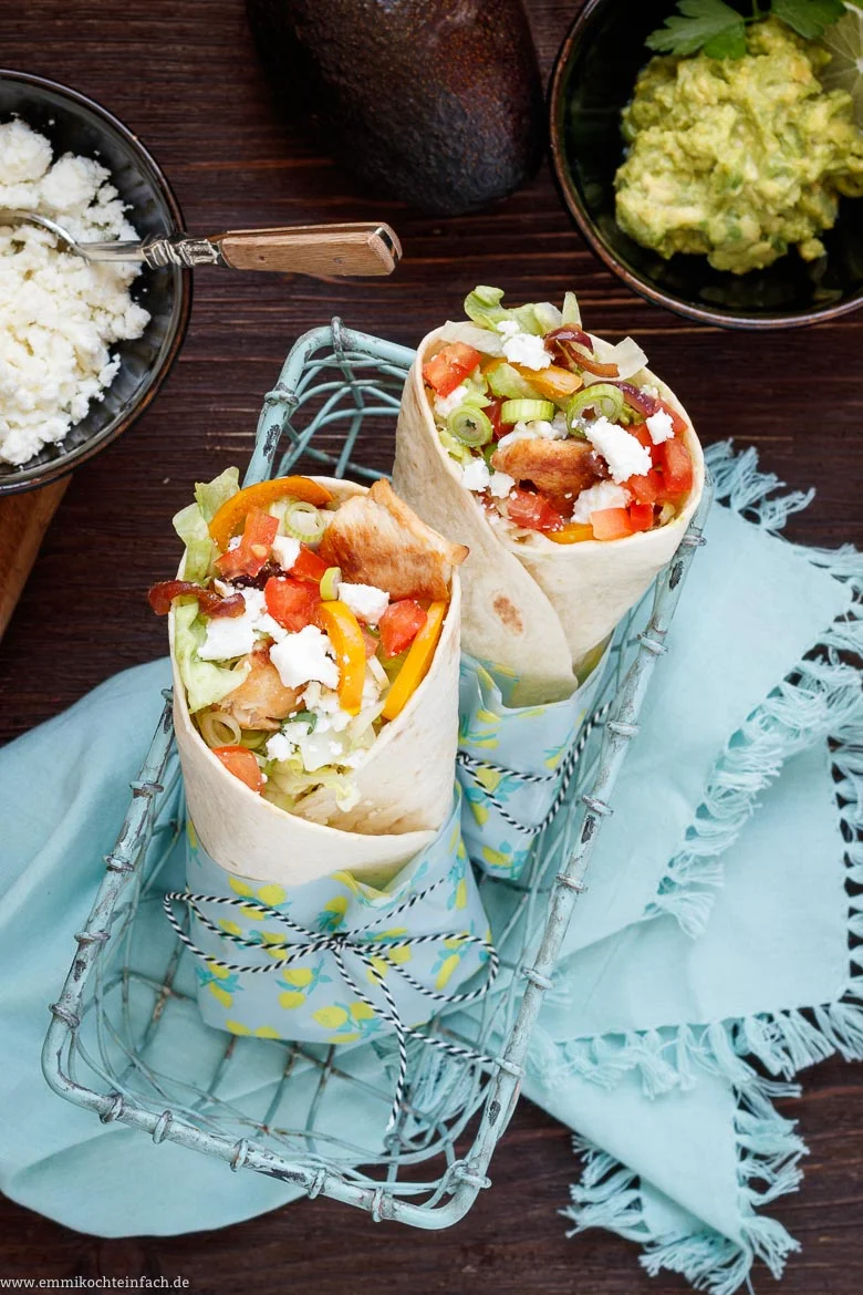 Hähnchen Wraps mit Salat und Feta