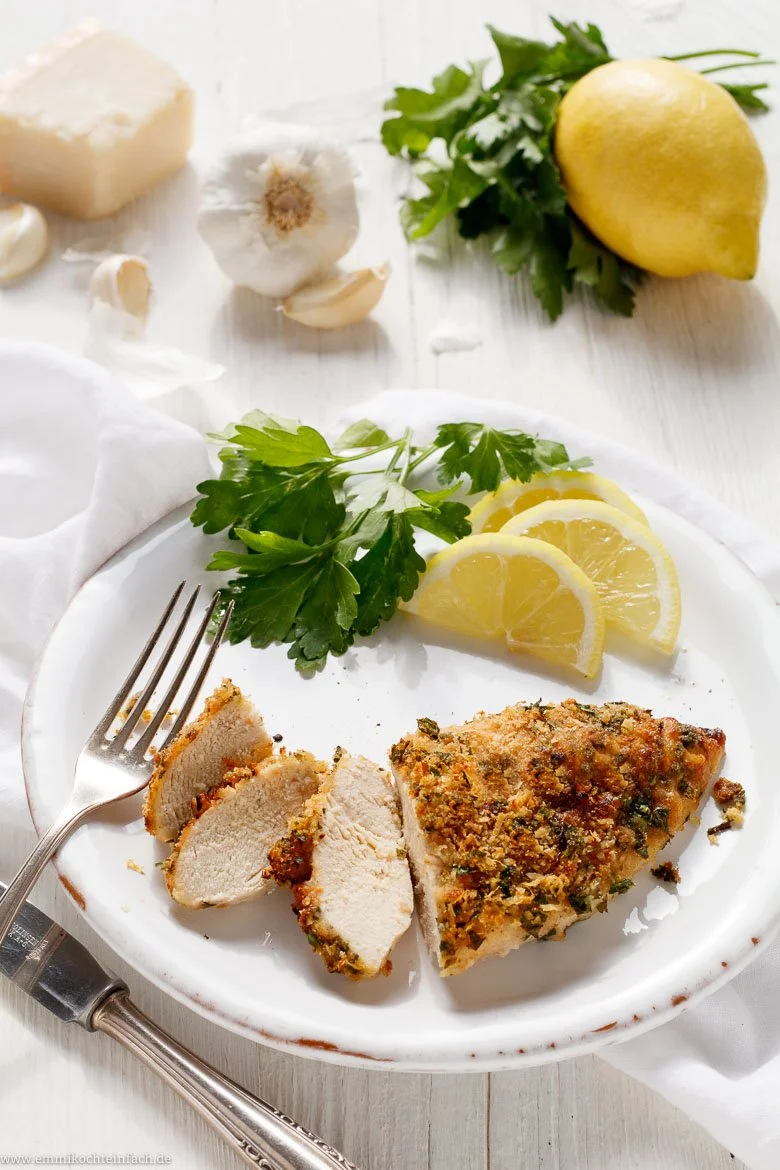 Hähnchenbrustfilet mit Parmesan Kruste - www.emmikochteinfach.de