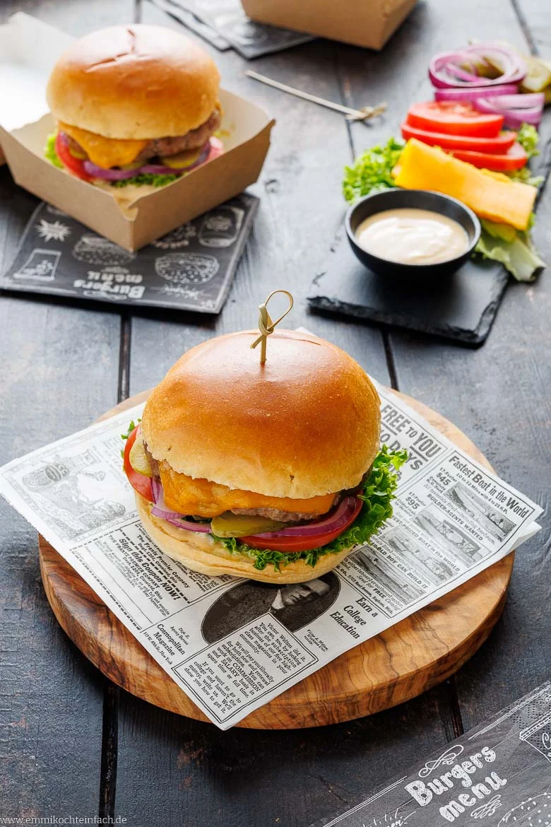 Hamburger Rezept mit Rindfleischpatty und Käse