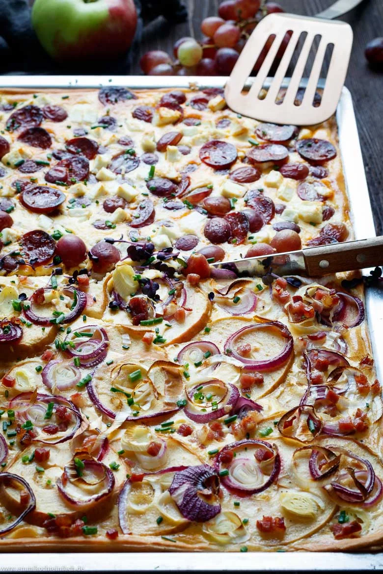 Herbstlicher Gemüsekuchen mit zweierlei Belag - www.emmikochteinfach.de