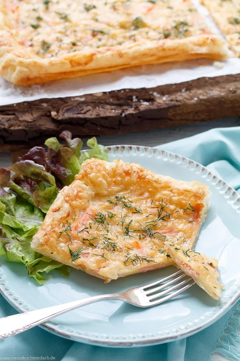 Herzhafte Blätterteig-Pizza mit Lachs