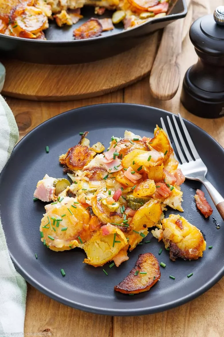 Herzhaftes Bauernfrühstück servieren