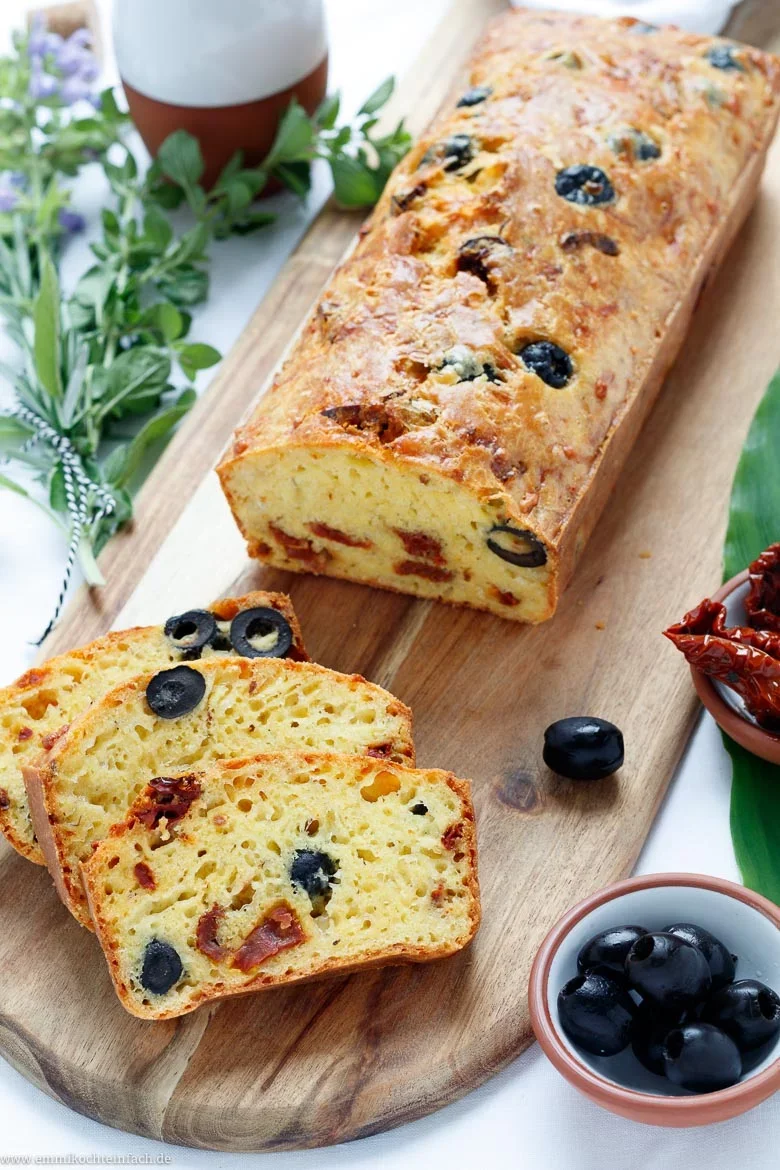 Einfaches Kastenbrot Mediterran