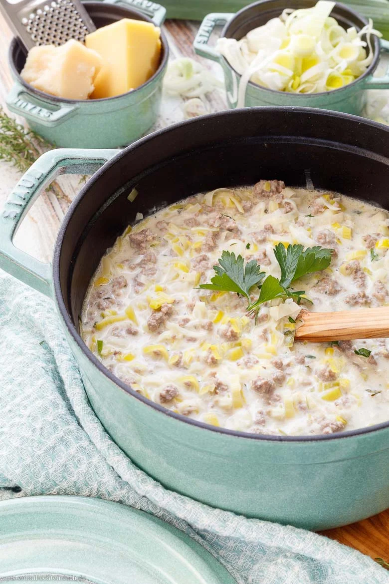 Schnelle Käse-Lauch-Suppe mit Hackfleisch